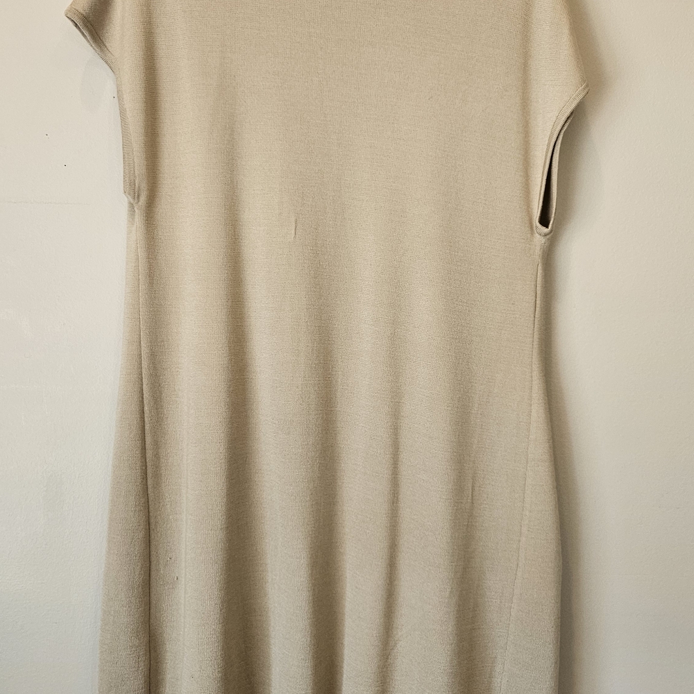 St. John Beige Robe - Picture 3 of 9